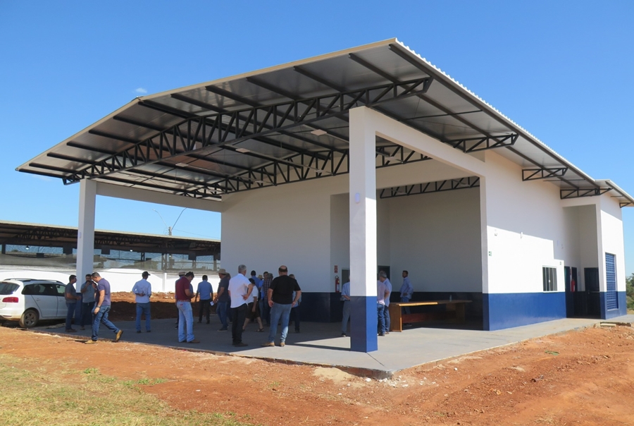 COLORADO DO OESTE: Entrega da Casa do Produtor no Parque de Exposições Marcos Donadon