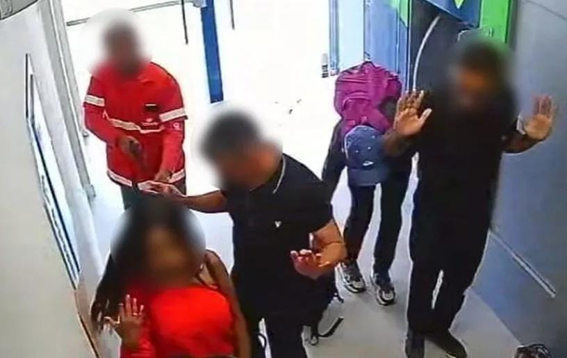 RENDIDOS: Funcionários públicos são assaltados enquanto trabalhavam na zona Leste