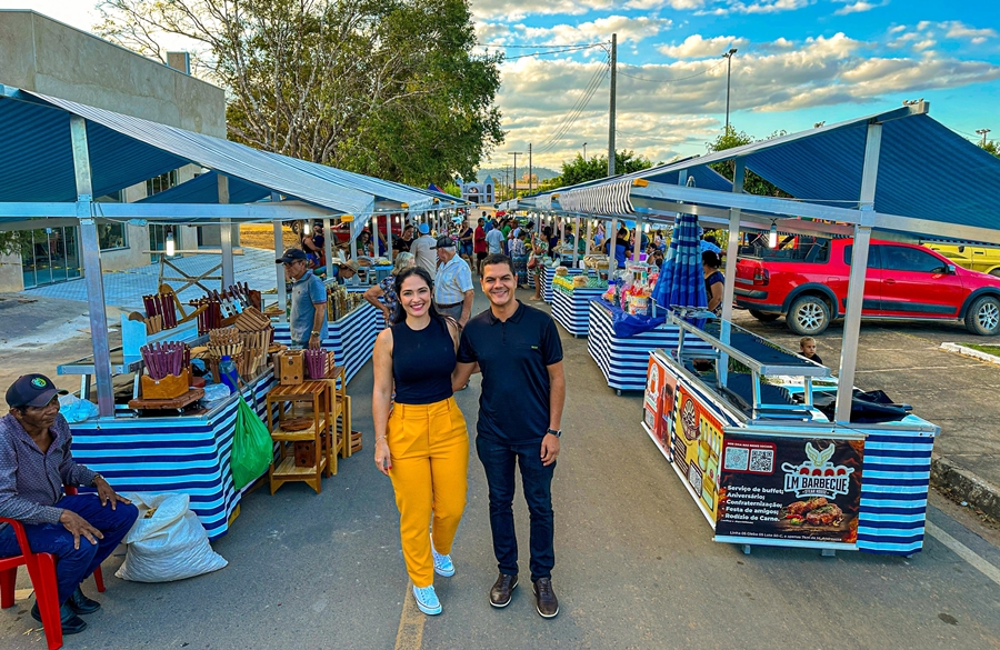 CÁSSIO GOIS: Deputado investe em agricultura familiar e entrega tendas para feira municipal