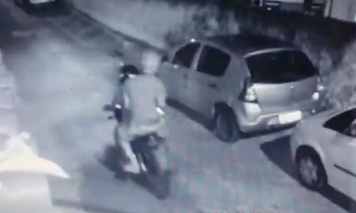 TENSÃO: Professora é ameaçada de morte e roubada por bandidos armados