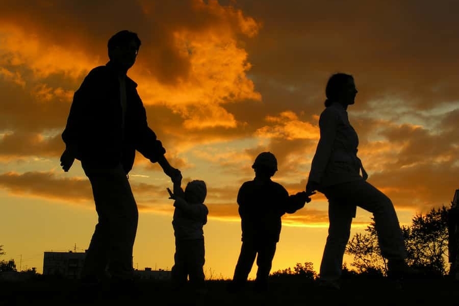 JUSTO: Alunos terão mais tempo para concluir curso após nascimento de filho