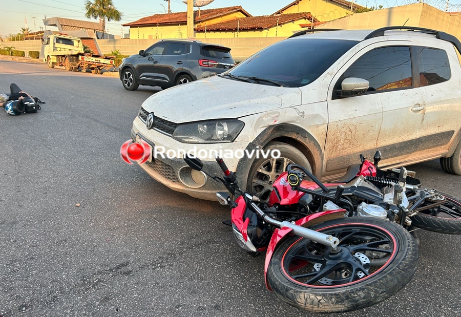 IMPRUDÊNCIA: Mulher em carro avança cruzamento e provoca grave acidente com casal