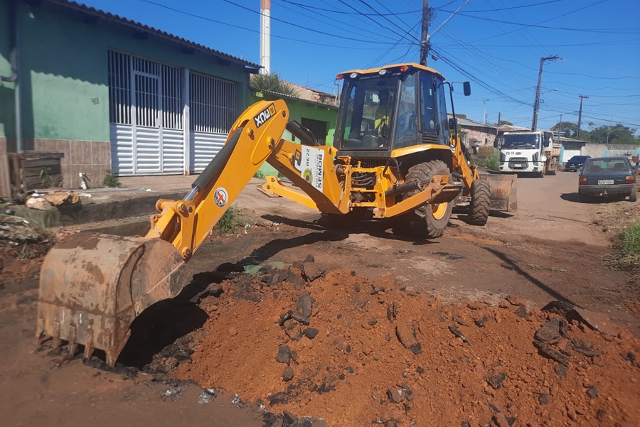 JÚNIOR QUEIROZ: SEMOB implanta canos pvc na Apis após pedido de providência de vereador