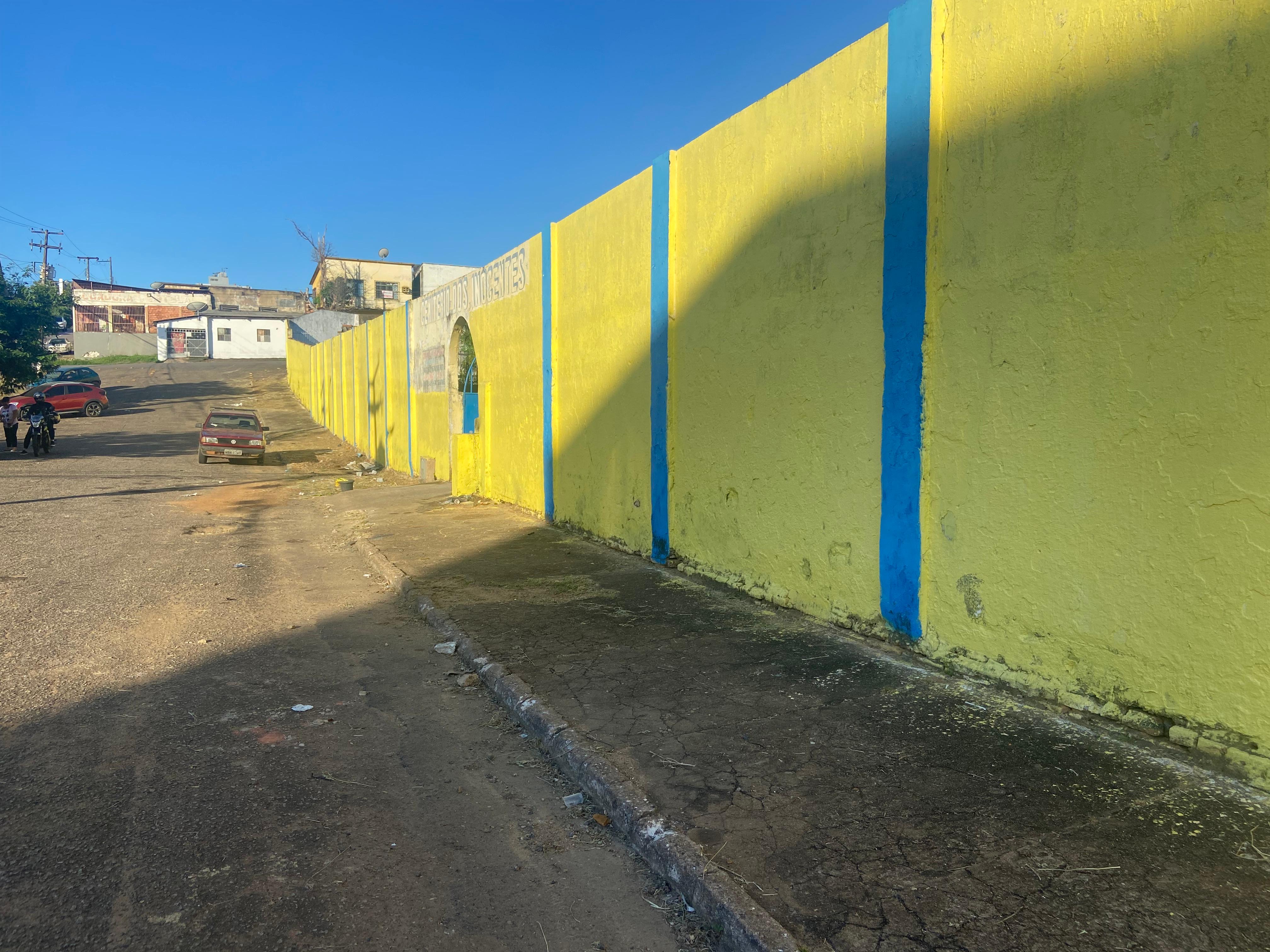 DR. GILBER: Vereador conquista limpeza da calçada do cemitério dos inocentes