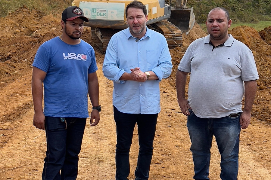 ALEX REDANO: Deputado vistoria obras e concede entrevista em Buritis