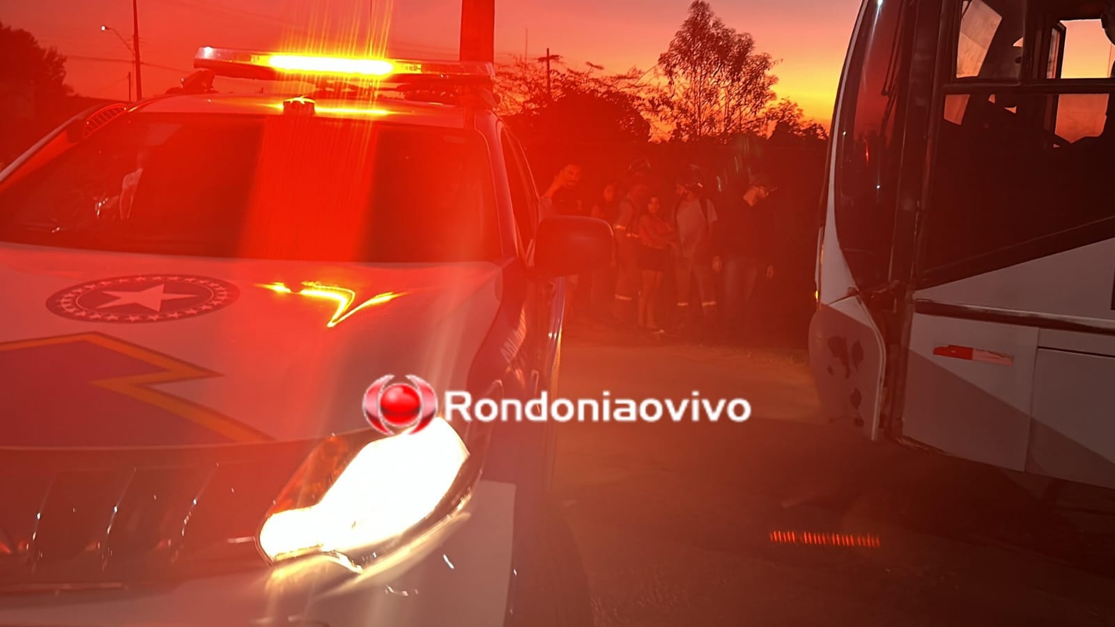 PEIA: População espanca adolescentes acusados de roubar homem na zona Leste