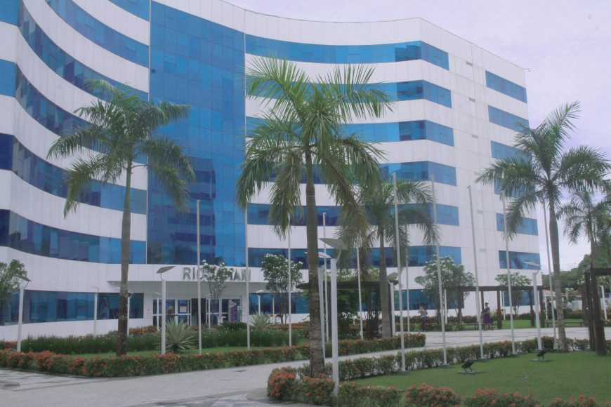 SEDUTOR: Secretário que engravidou a adjunta agora engravida a estagiária