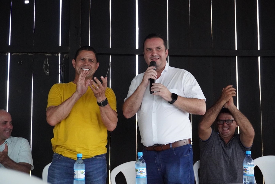 LUÍS DO HOSPITAL: Deputado entrega equipamentos agrícolas para produtores de Mirante da Serra