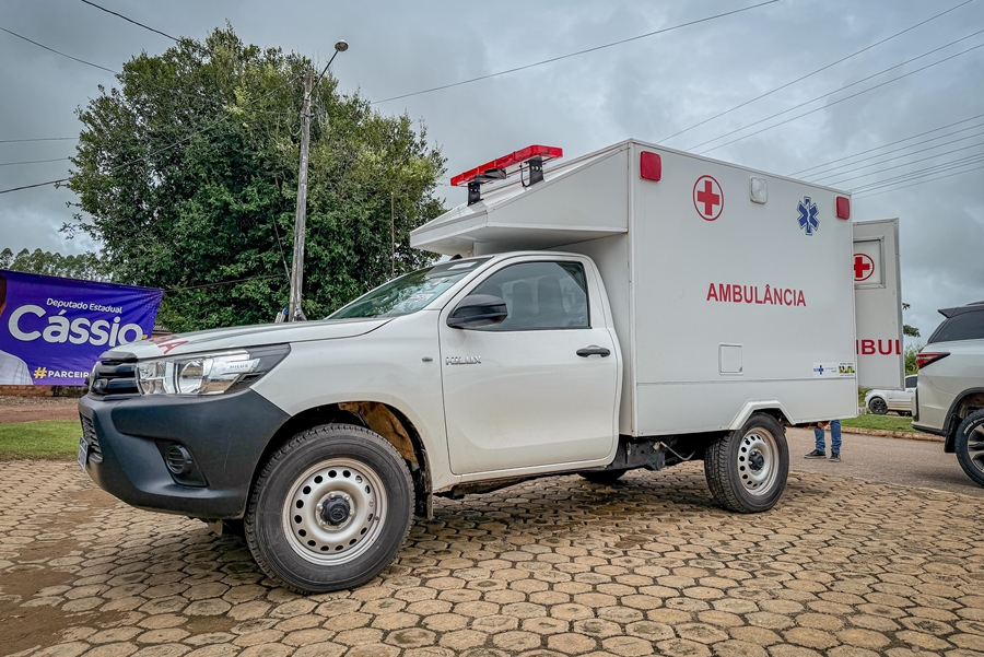 CÁSSIO GOIS: Deputado entrega ambulância para reforçar atendimento de saúde em distrito