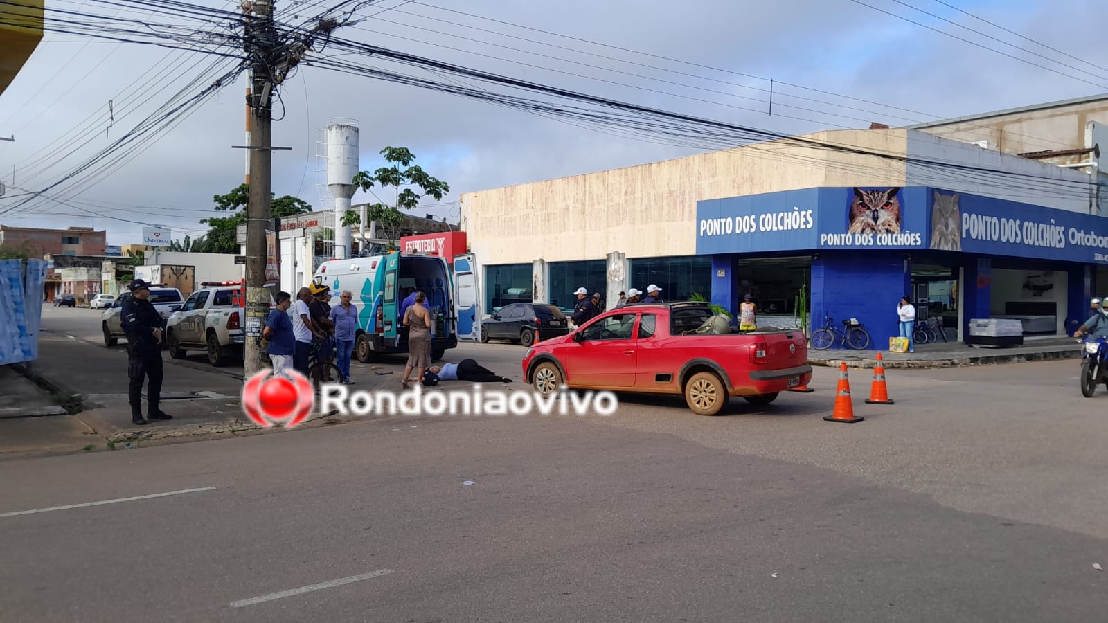 URGENTE: Mulher fica seriamente ferida após carro avançar preferencial no Centro 
