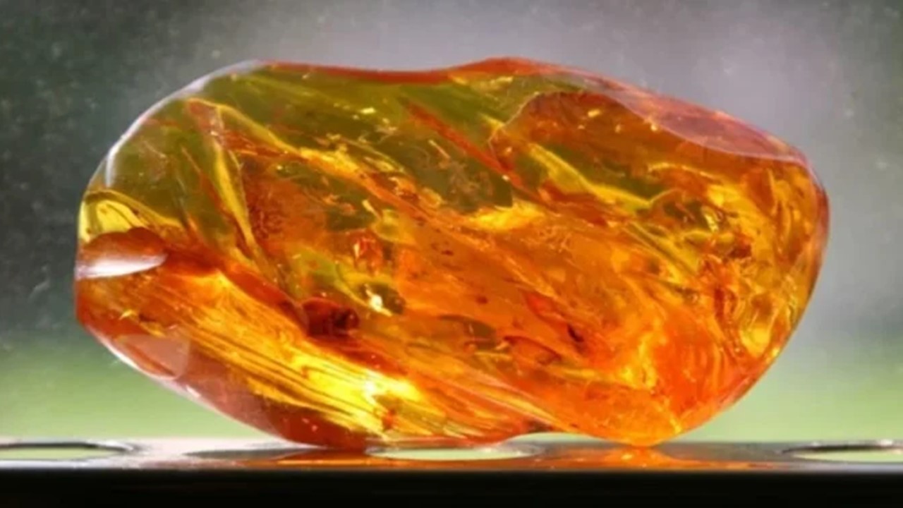 O QUÊ TEM DENTRO?: Pedra de R$ 6 milhões era utilizada como peso de porta 