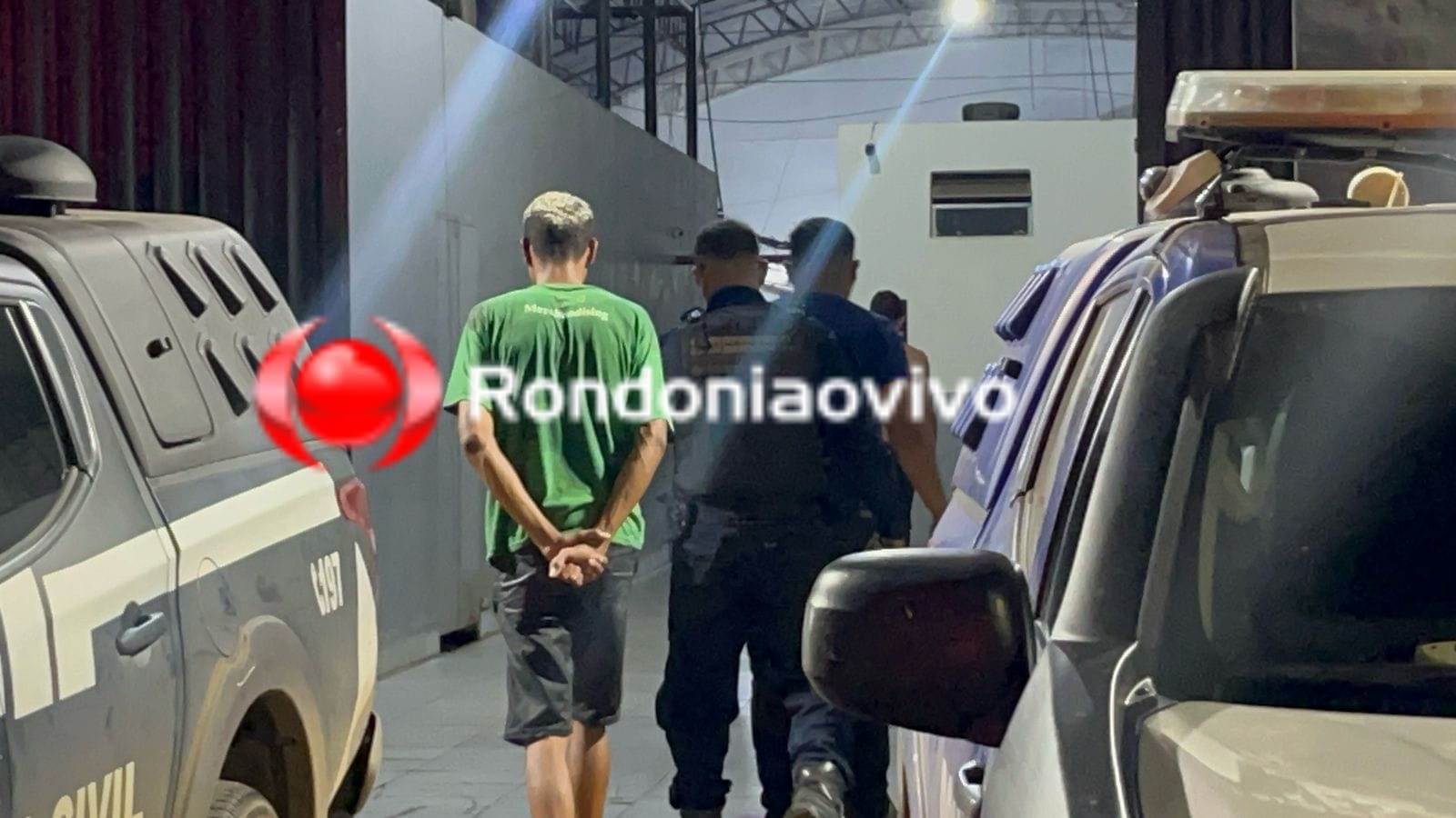 ABUSADO: Ladrão preso por roubo ameaça cortar 'saco' da vítima com tesourão 