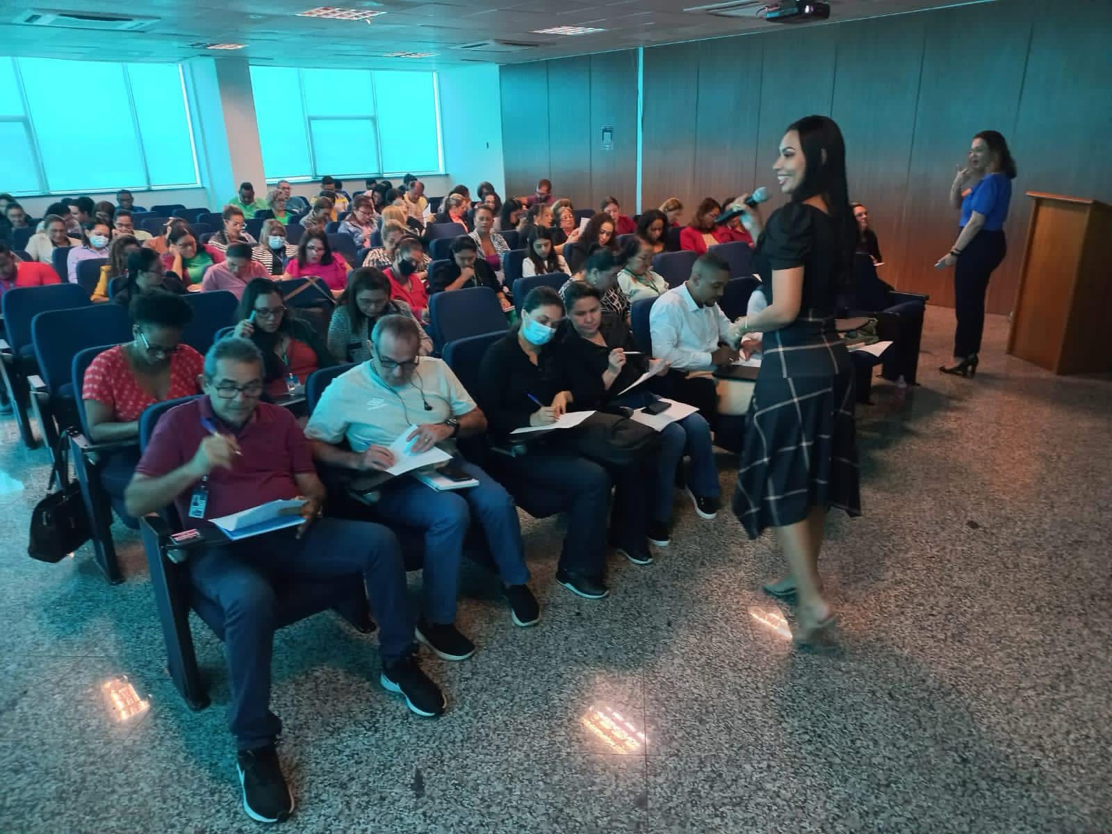 TECNOLOGIA NO ENSINO: Professora de Rondônia publica artigo em revista internacional 