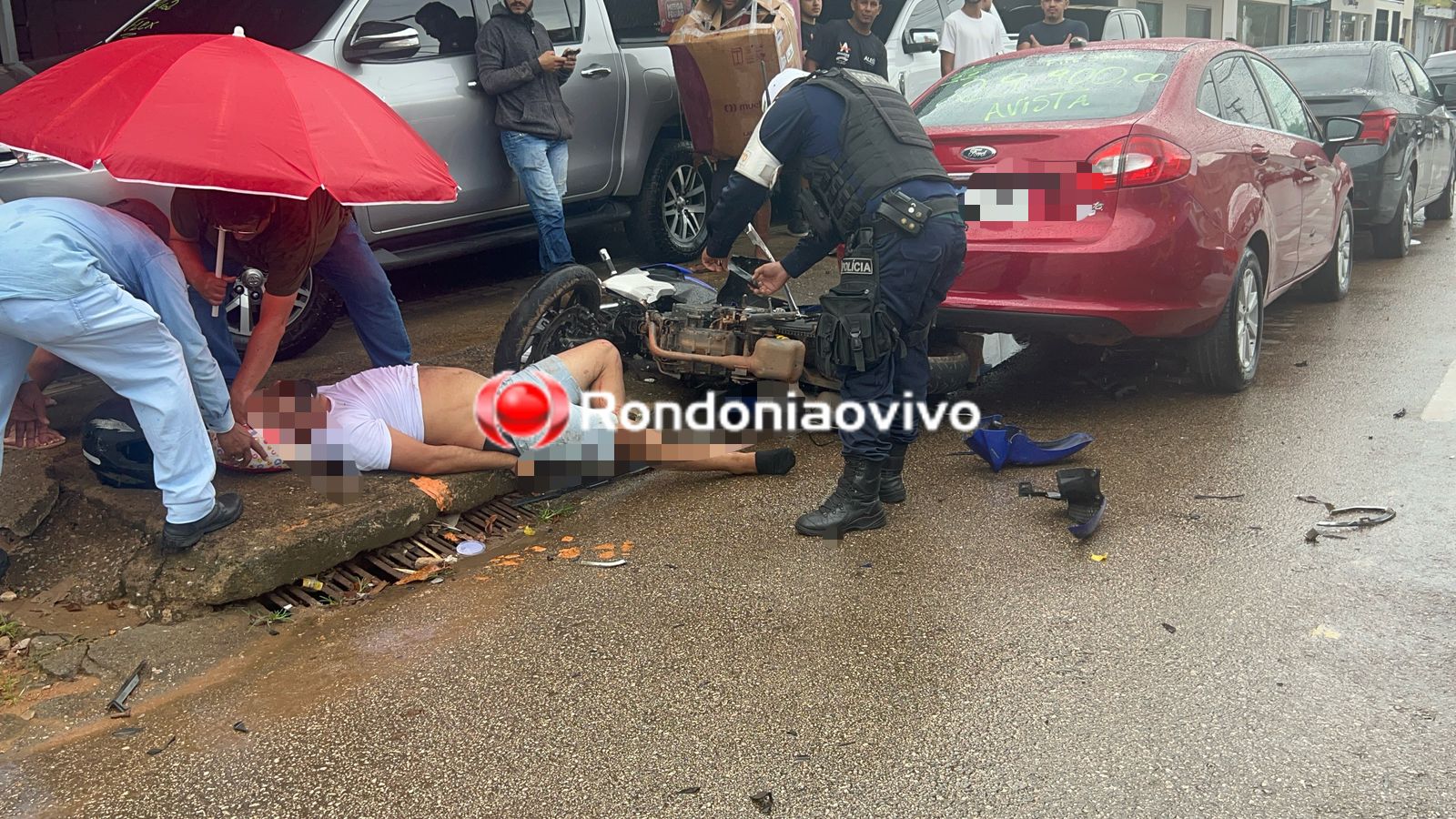 ASSISTA: Motociclista tem fratura exposta e condutor de Toro foge sem prestar socorro