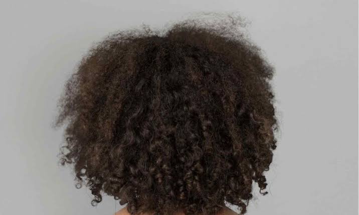 MÃE DENUNCIOU: Mulher é presa por injúria racial contra criança; 'Quem sobe em muro é macaco'