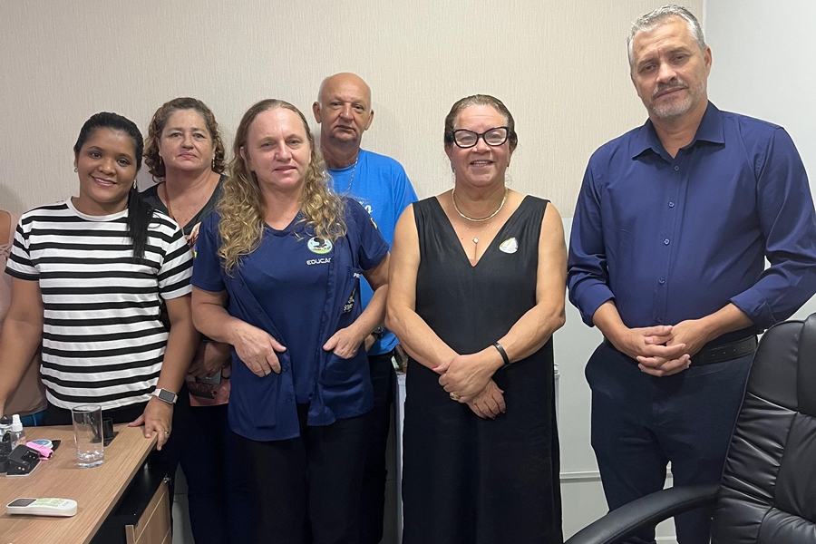 ELLIS REGINA: Semed confirma pagamento de atrasados dos professores voluntários em reunião