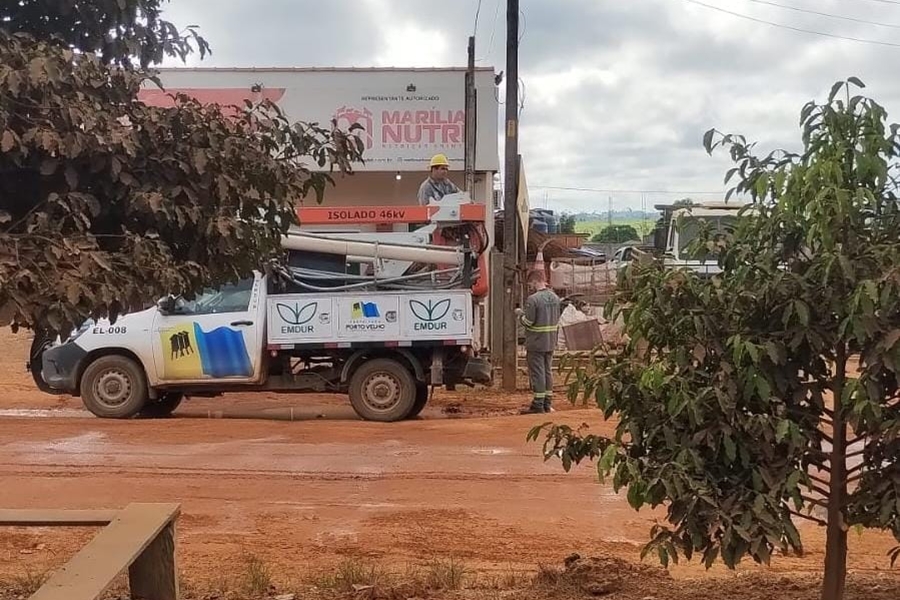 JÚNIOR QUEIROZ: EMDUR reestabelece 45 pontos de iluminação no distrito de Rio Pardo após pedido