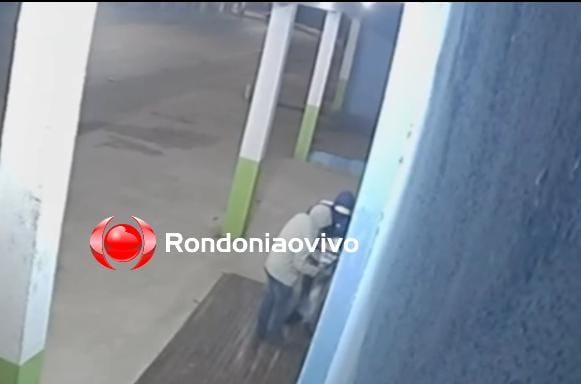 VÍDEO: Ladrões encapuzados são flagrados furtando Jet ski em oficina 