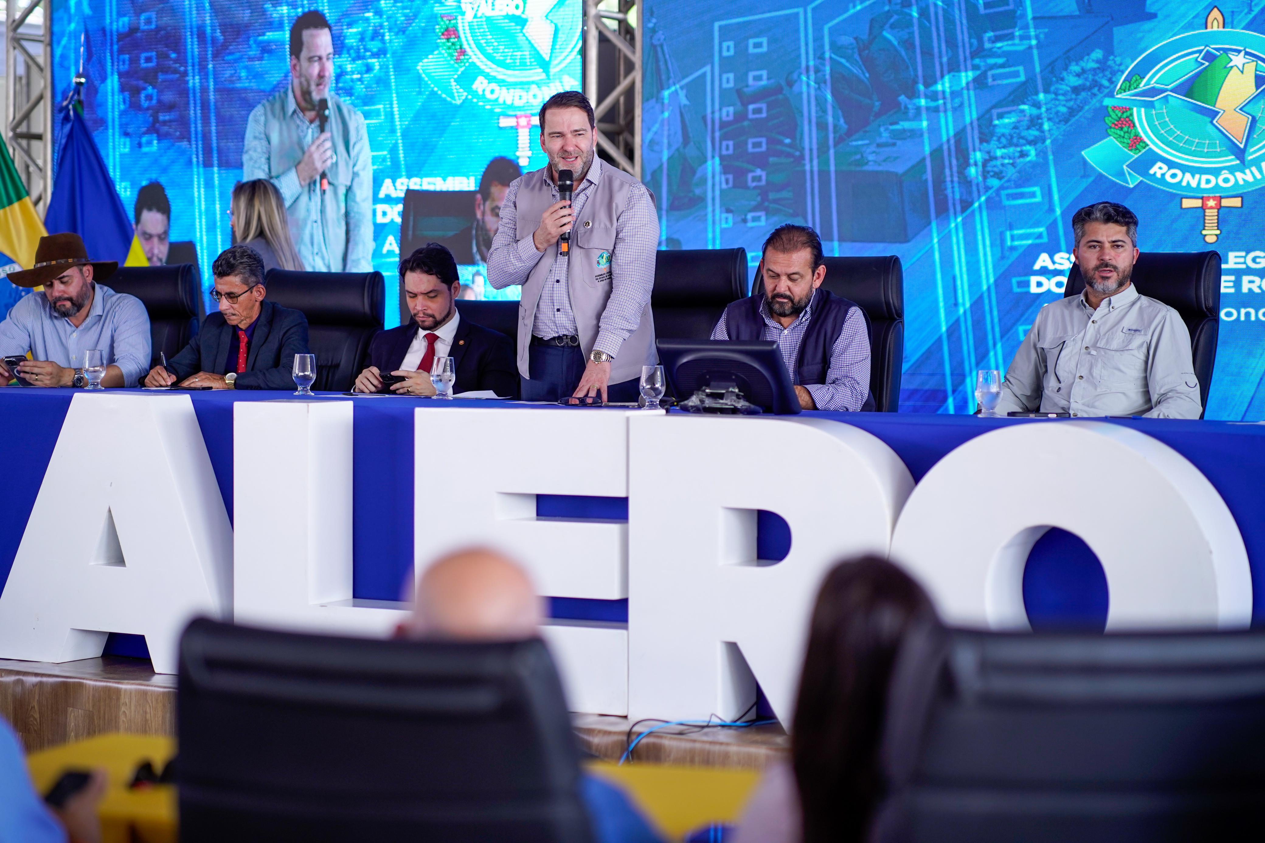 ALEX REDANO: Presidente da ALERO defende o homem do campo durante sessão itinerante