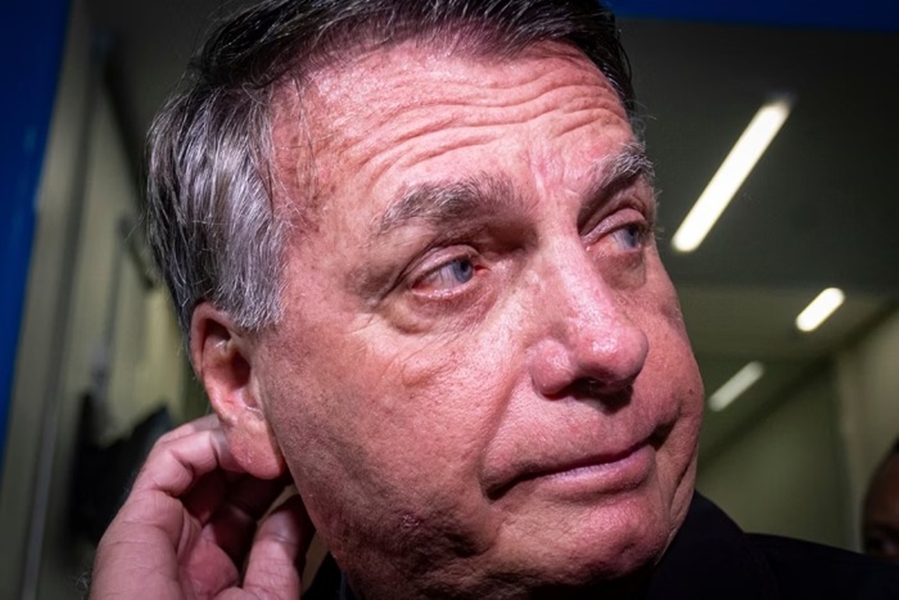 IA FUGIR?: PF apreende 10 mil dólares na casa de Bolsonaro