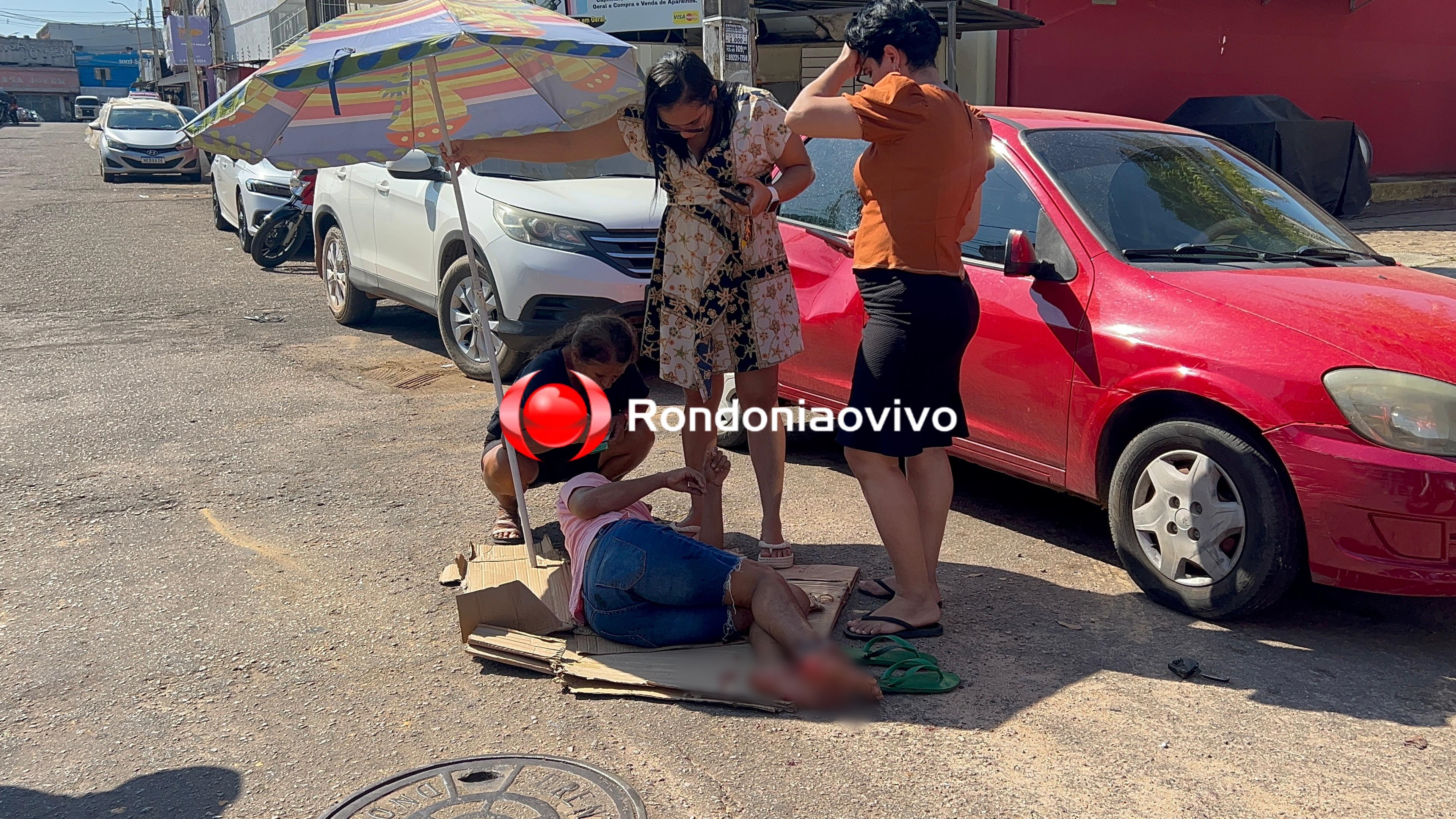 VÍDEO: Mulher desce ladeira em bike sem freio e é atropelada por carro