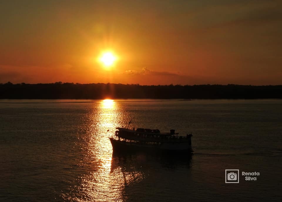CARTÃO POSTAL: O pôr do Sol no rio Madeira rende lindas fotografias em final de tarde