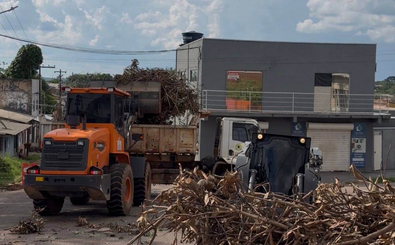 MACÁRIO BARROS: Prefeitura atende pedido e realiza mutirão de limpeza no bairro São Sebastião I