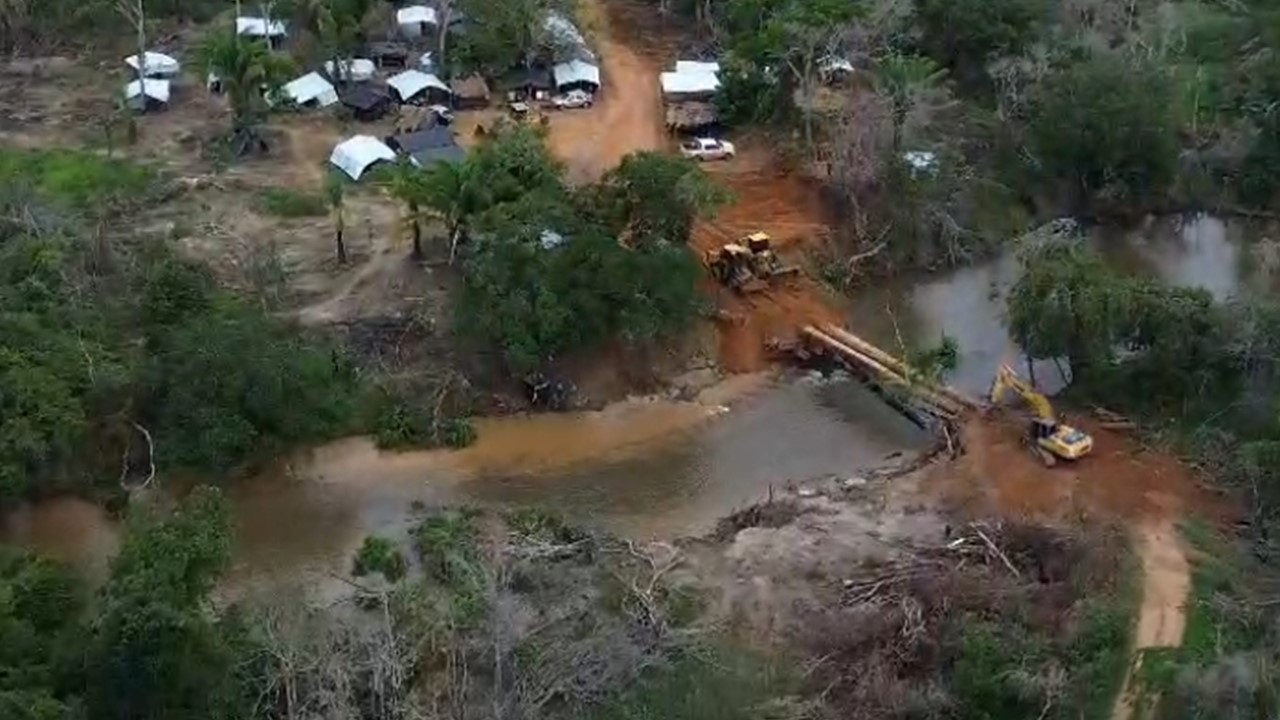 COMO ASSIM?: Tiros e grandes tratores dentro de área ocupada por sem-terra em Rondônia