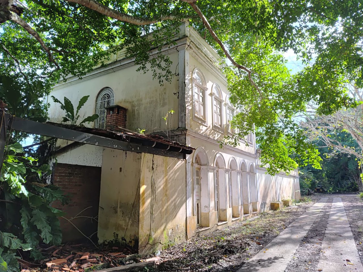 HISTÓRIA EM RUÍNA: Casarão dos Ingleses sofre furtos e depredações em Porto Velho