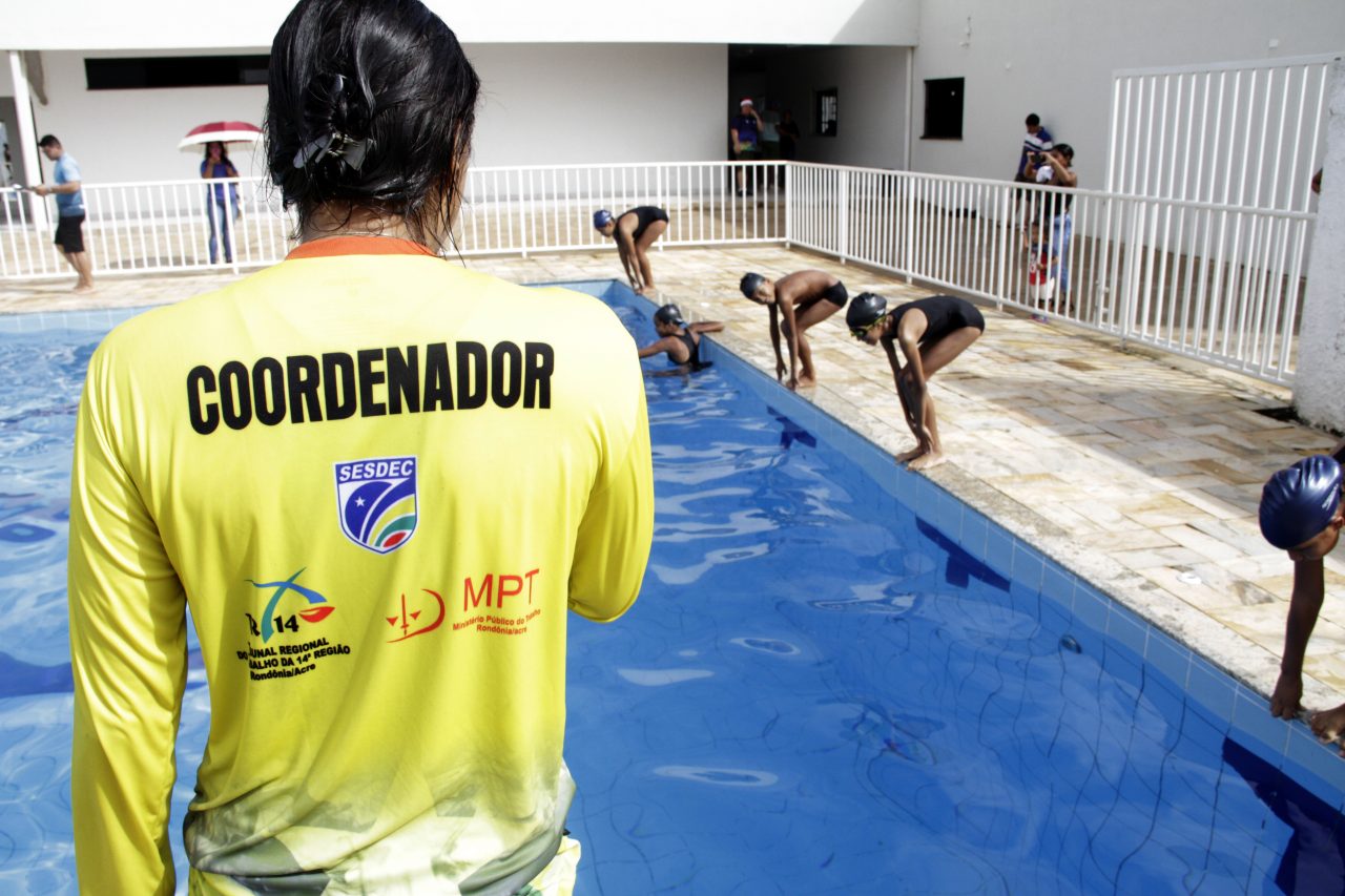 PROJETO VOAR: Novas vagas para aulas de natação e jiu-jitsu a crianças e adolescentes