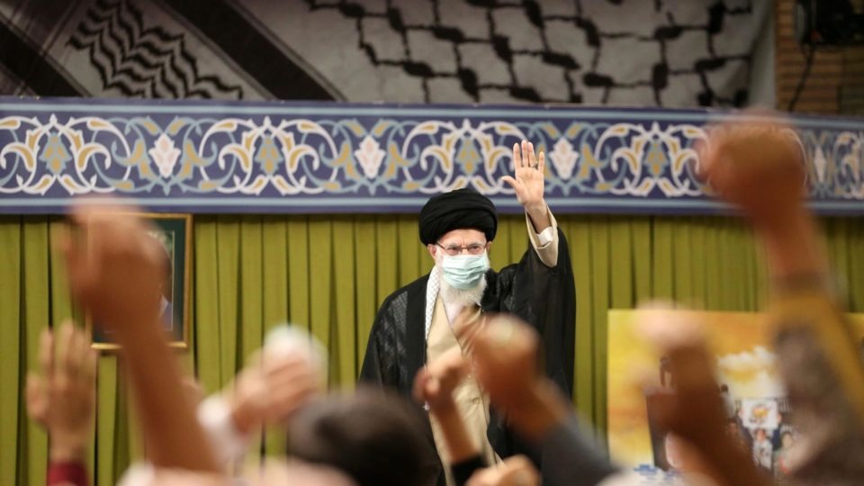 LEI ISLÂMICA: O sistema judicial do Irã ordena amputação de dedos em casos de roubo