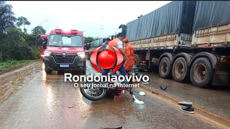 VÍDEO: Motociclista bate na traseira de carreta na cabeceira da ponte