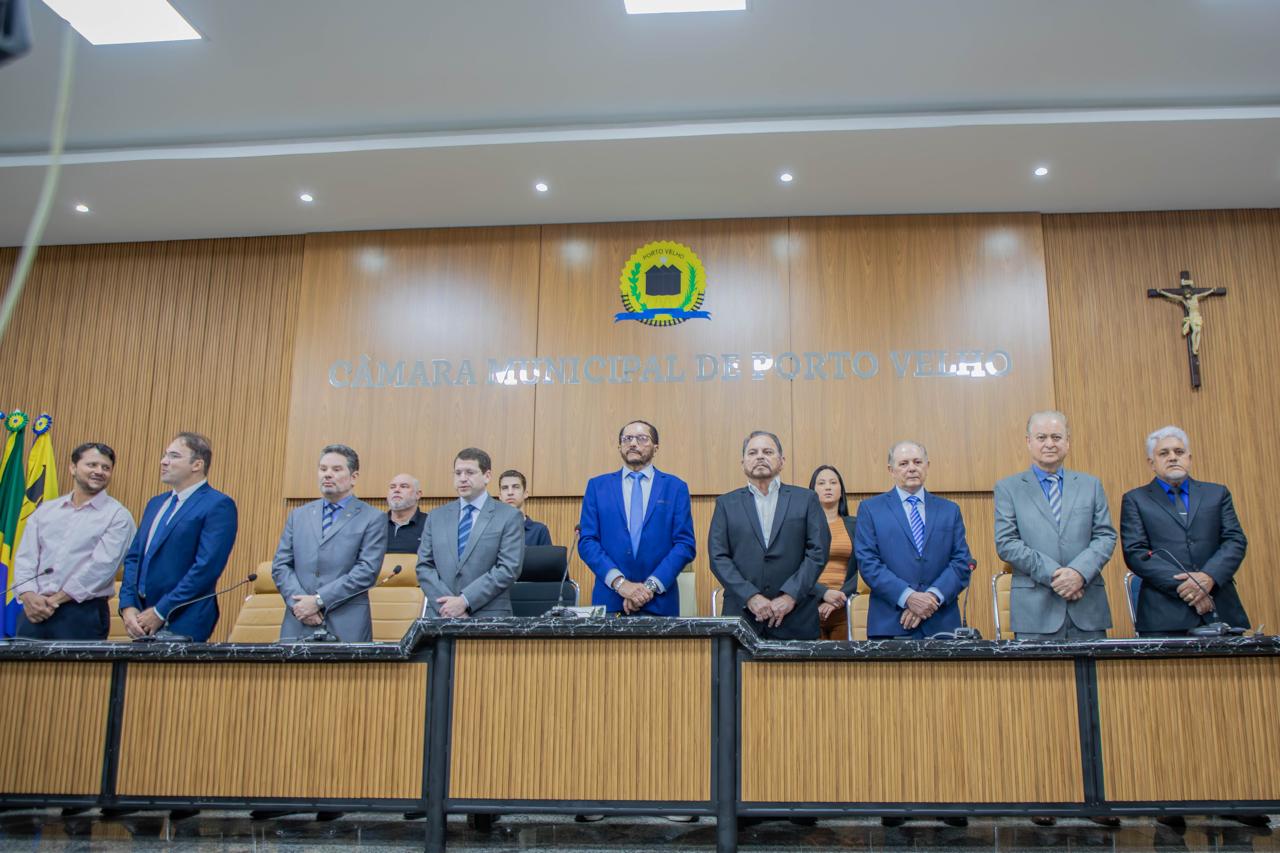 MACÁRIO BARROS: Vereador entrega Títulos de Cidadão Honorário a médicos e advogado em solenidade 