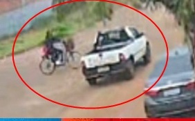 MOTORISTA FUGIU: Câmeras registram atropelamento de adolescente e criança
