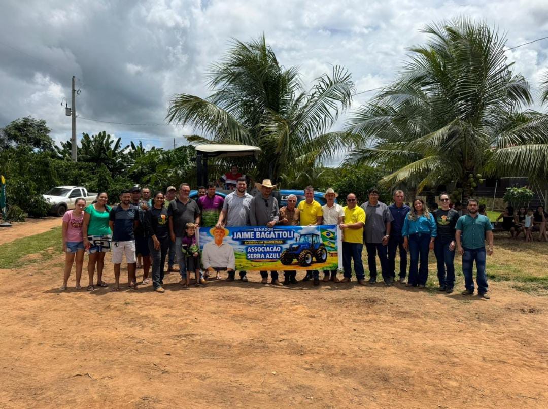 LUIZINHO GOEBEL: Deputado entrega trator e implementos à Associação Serra Azul 