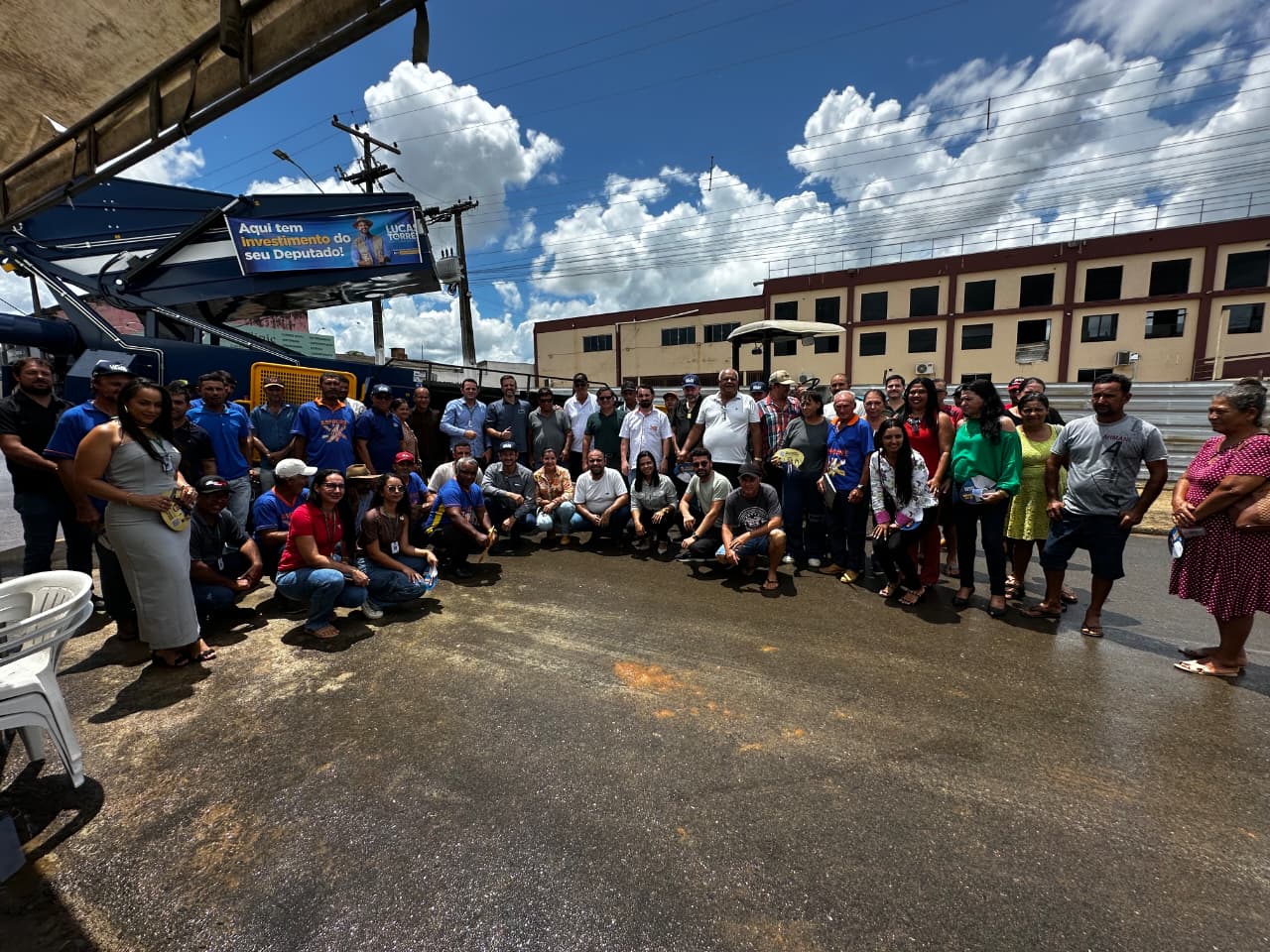 CAFEEICULTURA: Buritis recebe R$ 1,2 milhão em implementos agrícolas e recolhedora de café