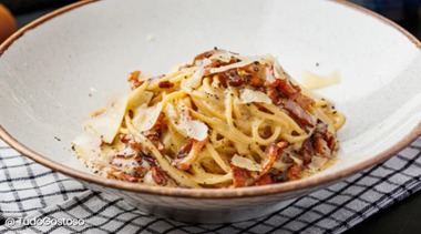 MACARRÃO À CARBONARA: Uma receita mergulhada em polêmica e faz muito sucesso 