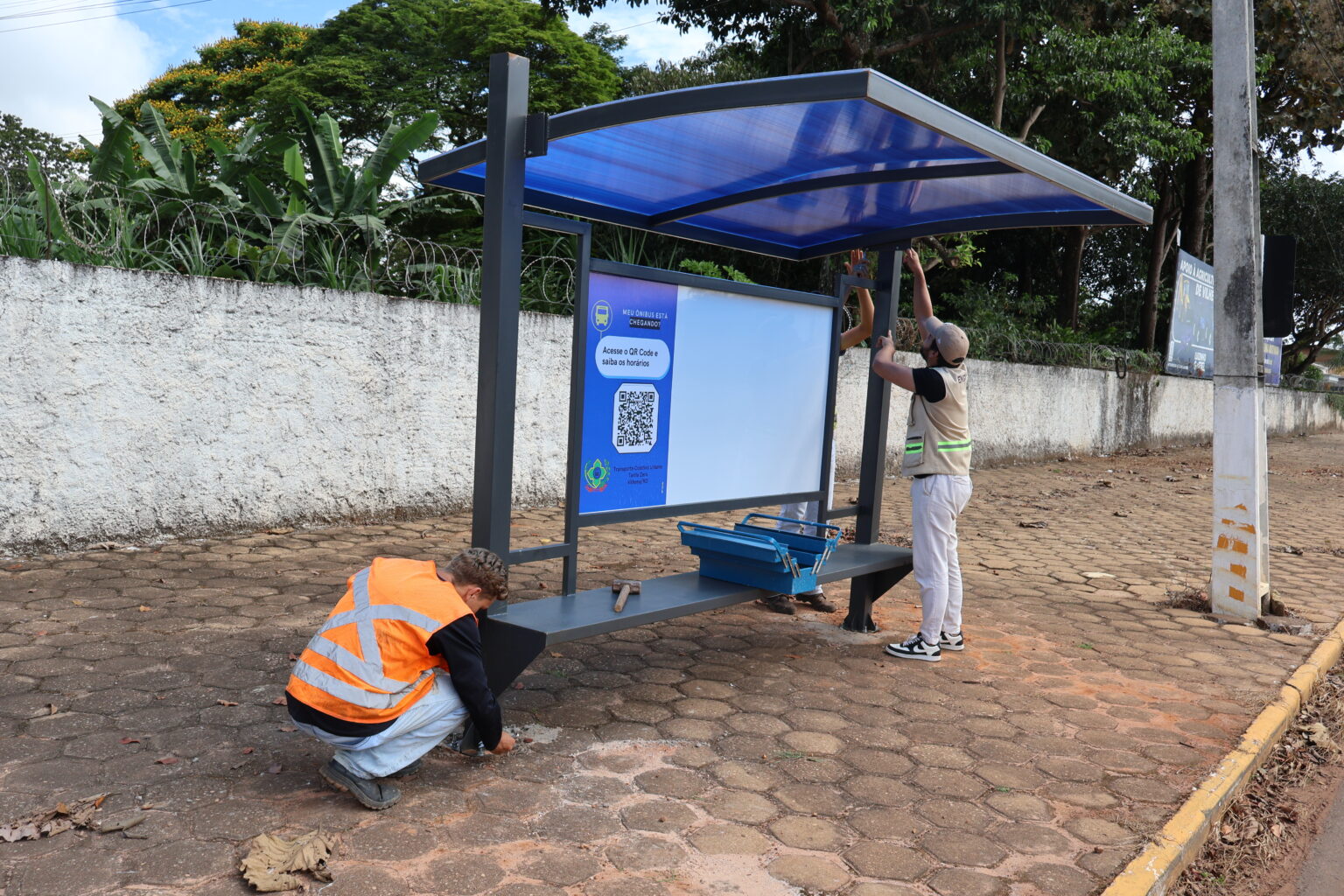 INFRAESTRUTURA: Prefeitura de Vilhena inicia instalação de novos abrigos em pontos de ônibus