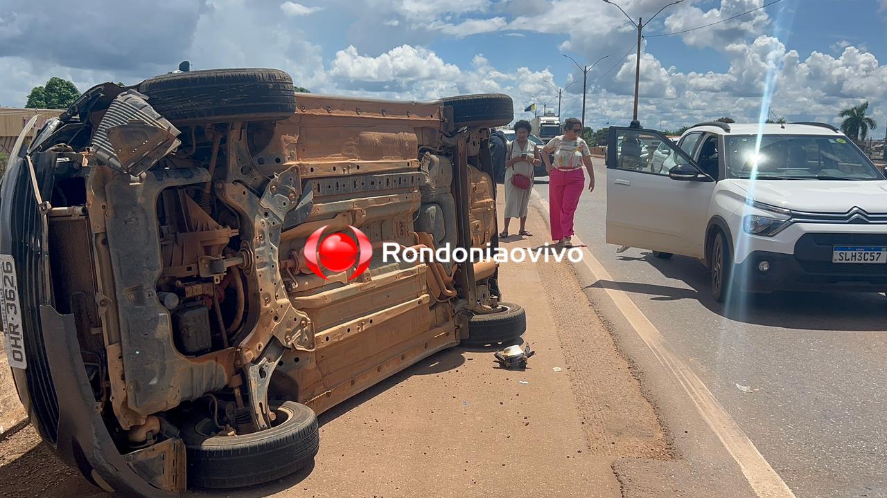 CAPOTAMENTO NA BR-364: Carro quase cai de viaduto após colisão em Porto Velho