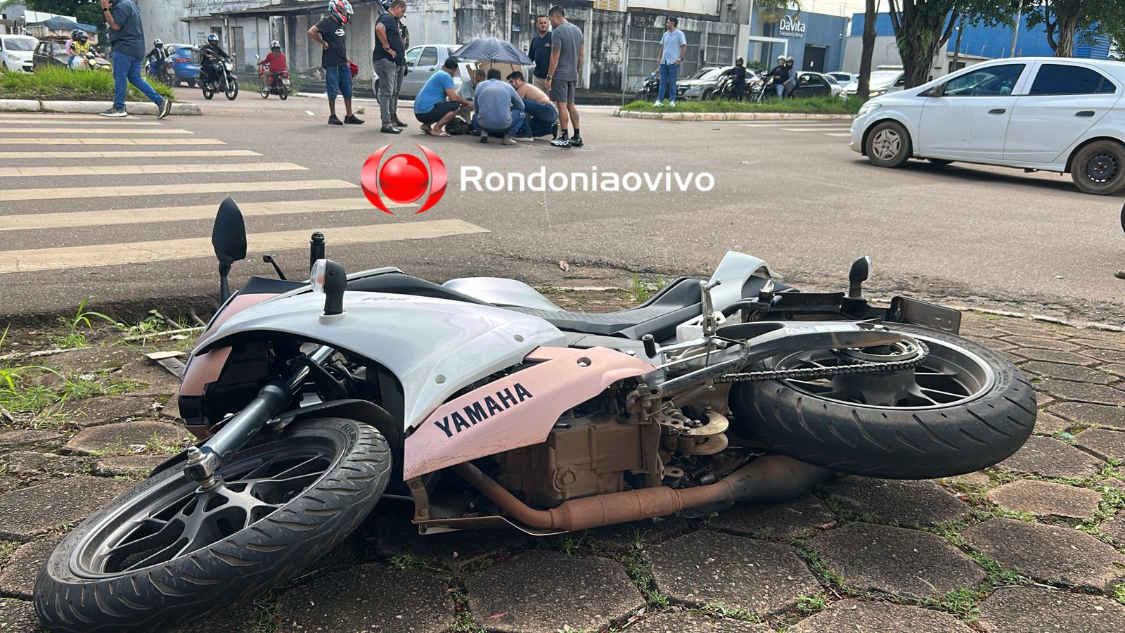 URGENTE: Motociclista sofre grave acidente após motorista fazer conversão proibida