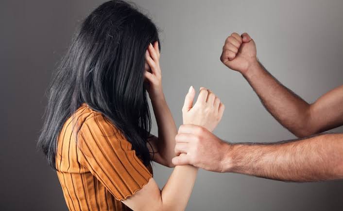 REINCIDENTE: Homem é preso após agredir ex-mulher em vila de apartamentos