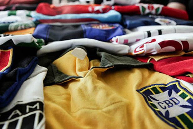 'MONTAR UM TIME': Jovem é agredido e tem 20 uniformes de escolinha de futebol roubados ​