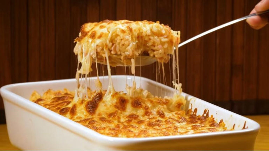 INSPIRADOR: O arroz de forno à parmegiana mais fácil e saboroso para qualquer almoço corrido