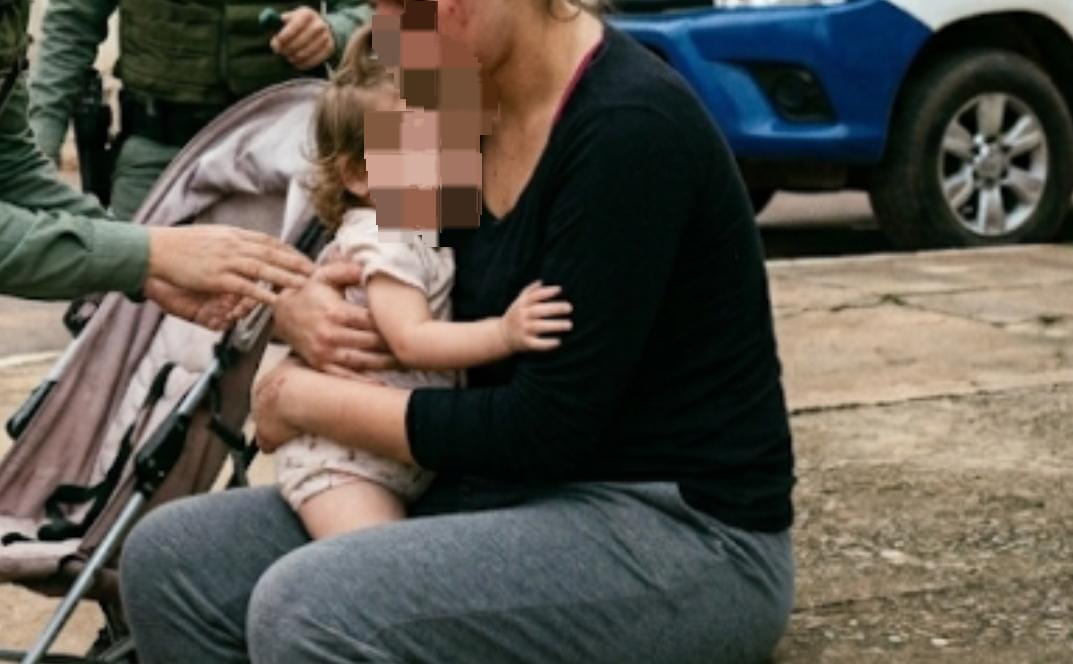 SEXTA VEZ: Mulher é surrada pelo marido na frente da filha de dois anos