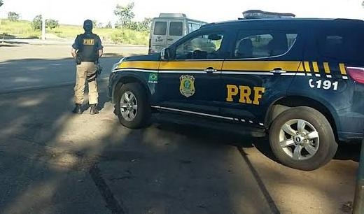 ACIDENTE: Tombamento de veículo interrompe pista na BR-364 em Candeias