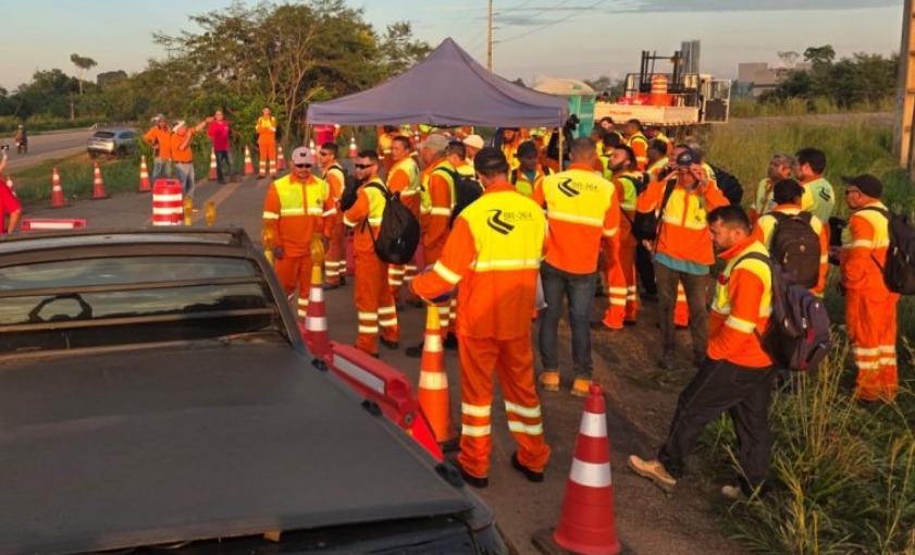 O OUTRO LADO: Nova 364 informou que os trabalhadores em greve são de empresa terceirizada