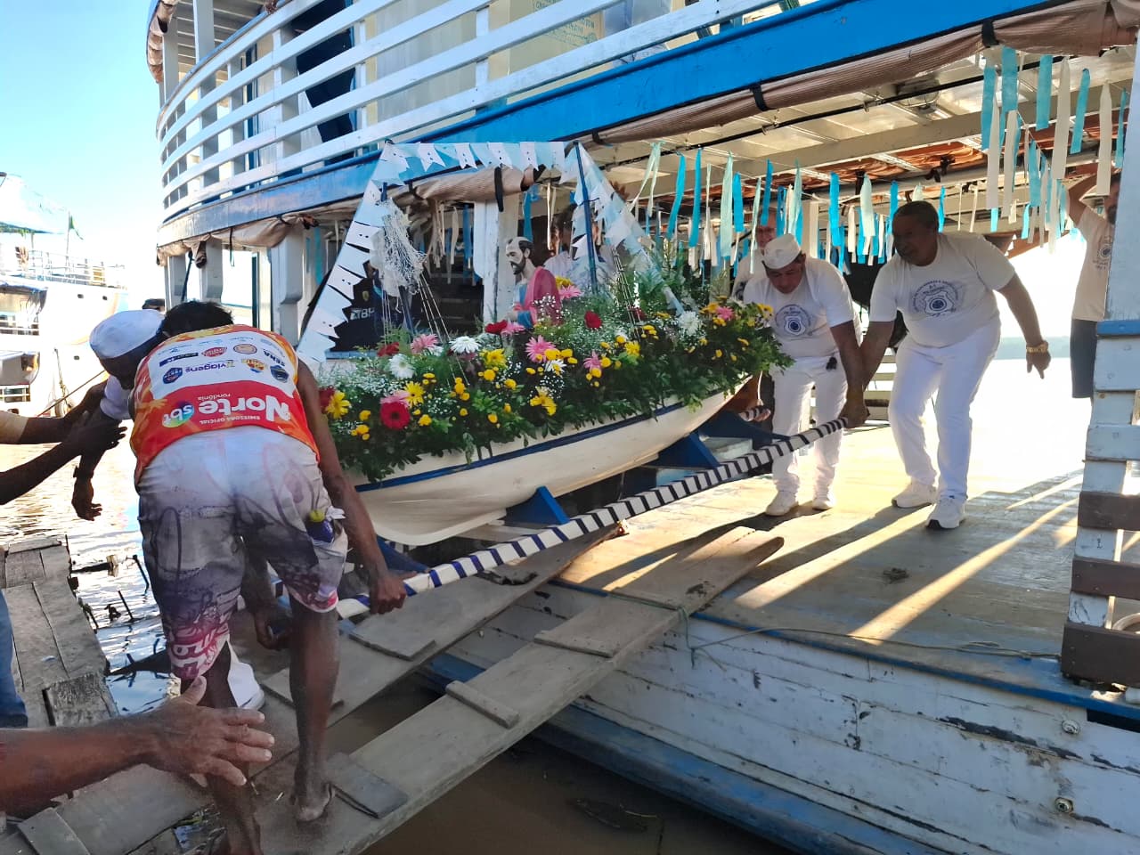 TRADIÇÃO CATÓLICA: Comunidade São Pedro celebra solenidade com procissão fluvial em Porto Velho
