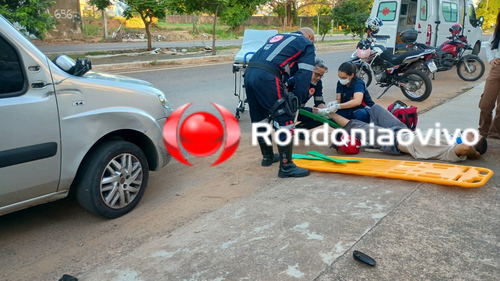 URGENTE: Motociclista sofre grave fratura exposta após acidente no Embratel