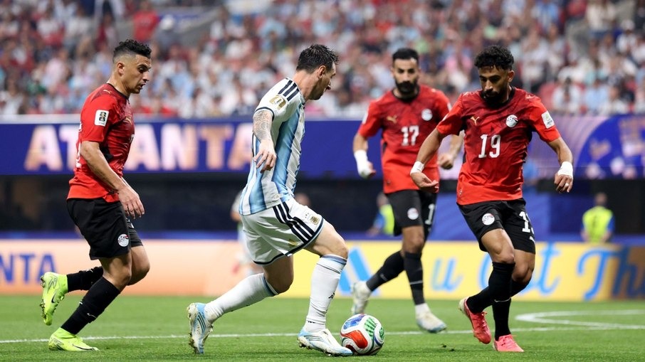 IMPRESSIONANTE: Argentina reage no fim, vira sobre o Egito e segue viva na Copa do Mundo
