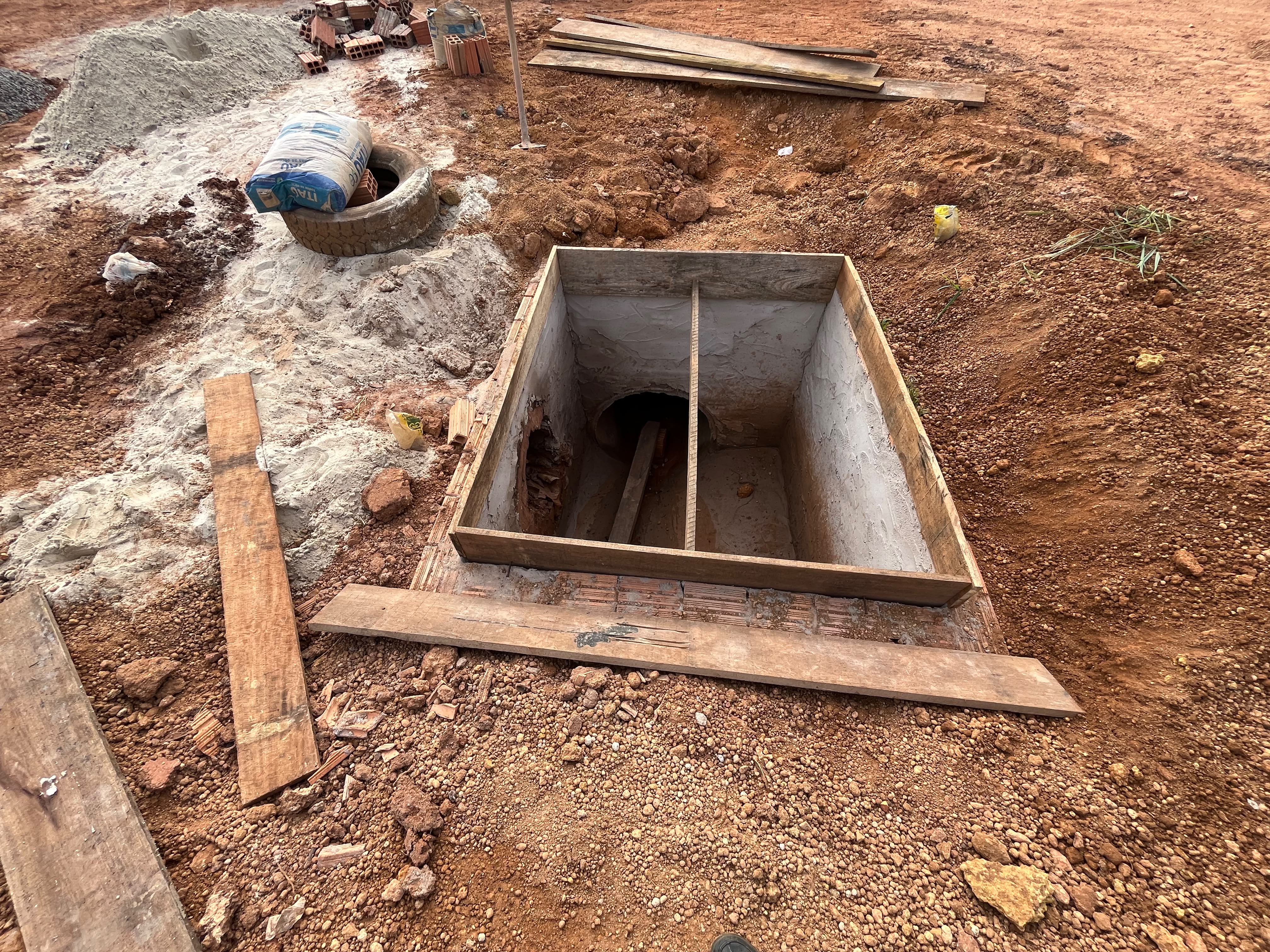 FISCALIZAÇÃO: Márcio Pacele fiscaliza obra de drenagem em Vista Alegre do Abunã